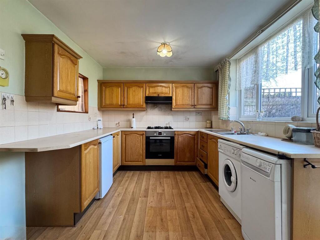 Kitchen 1.jpg