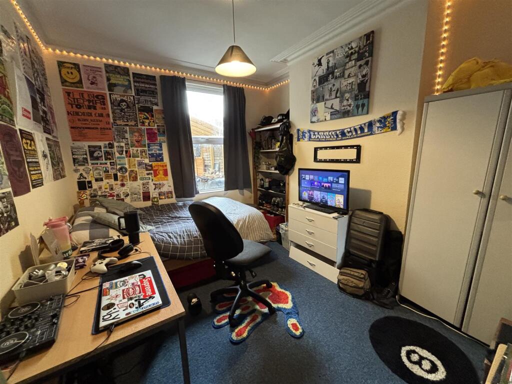 Bedroom 5.jpg