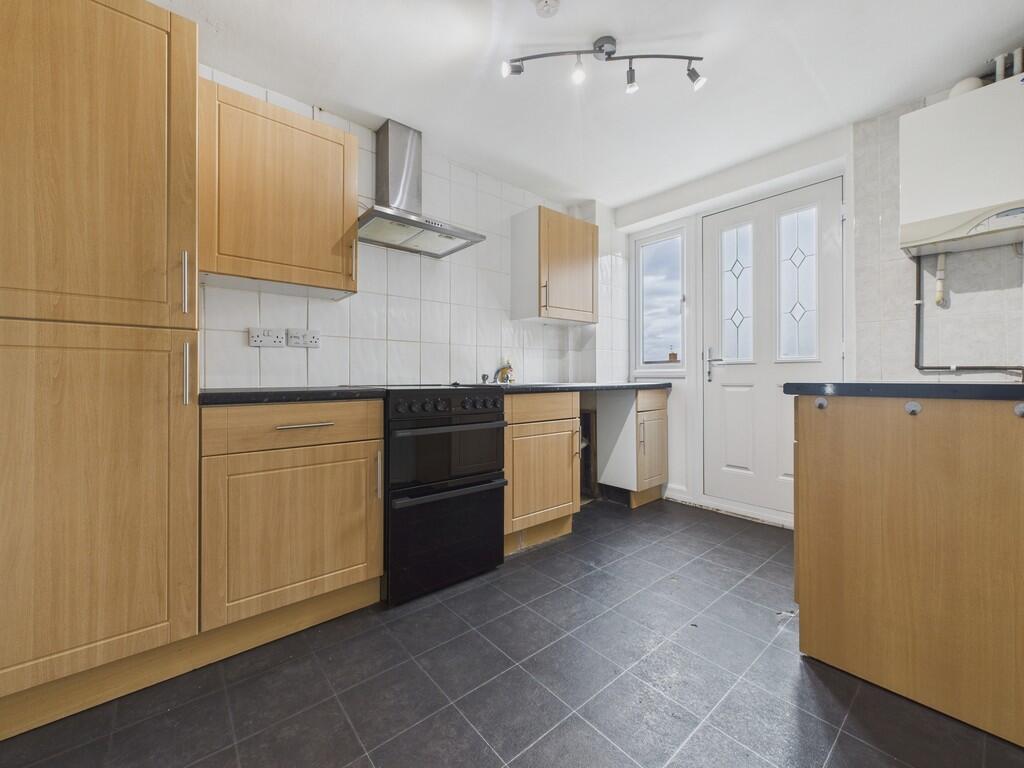 CAM04273G0-PR0182...