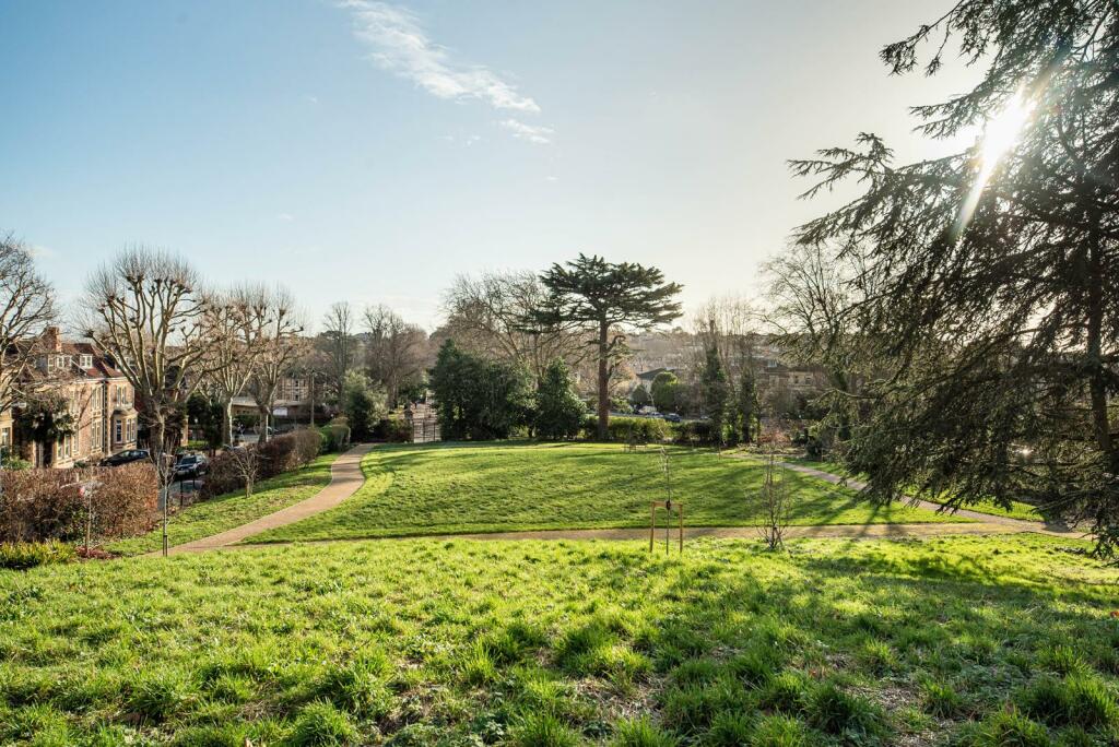 Grounds_2.jpg