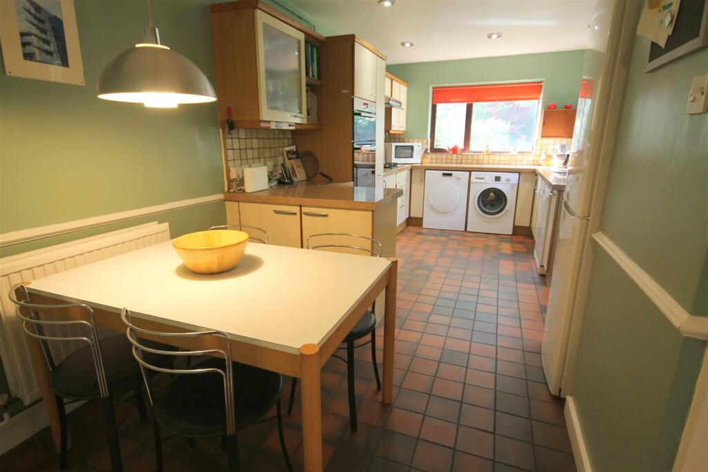 WD Kitchen ii.JPG