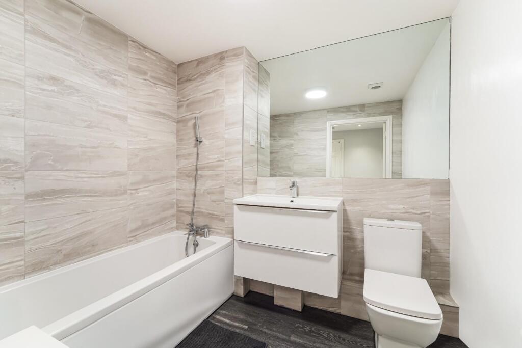 BISHOPS HOUSE, FLAT (11).jpg