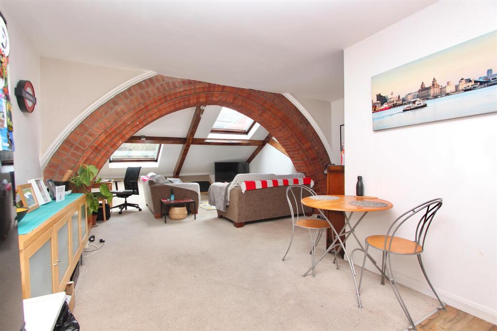 Mayfield Road, N8