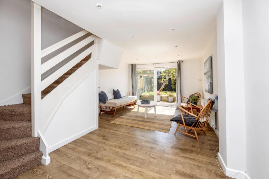 Harbour Way, 200-016.JPG