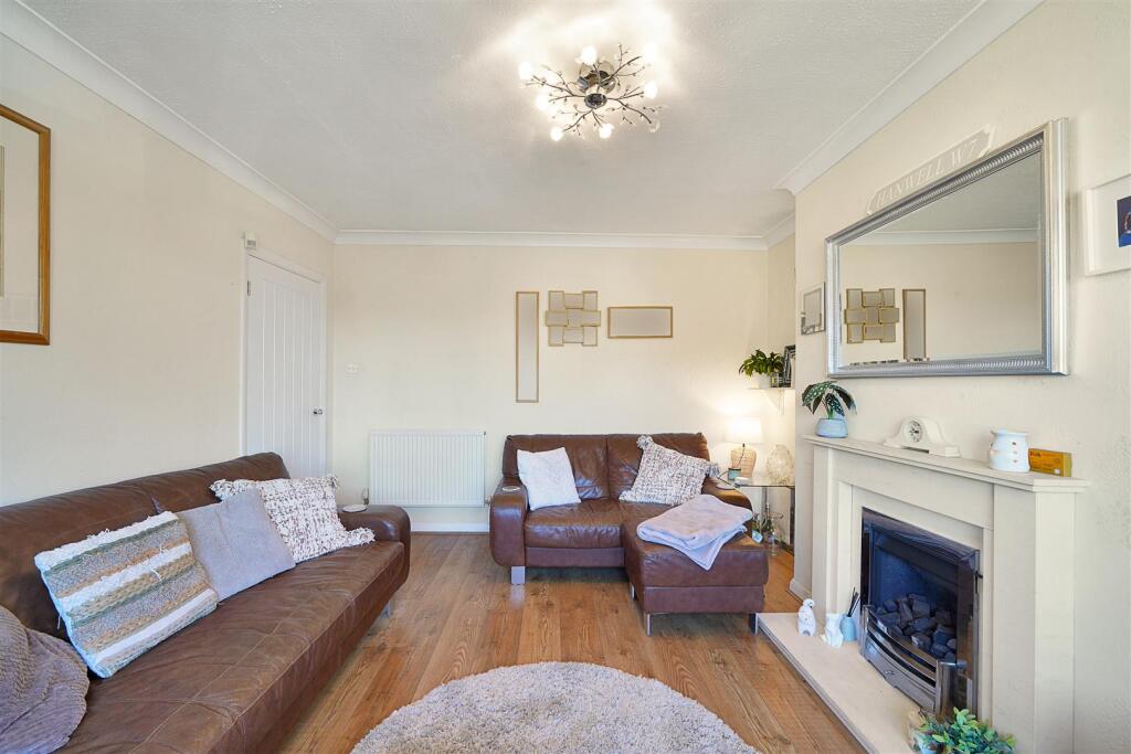 2 Well Close - 8MUxVgBhKel53TBQ0qbk.jpg