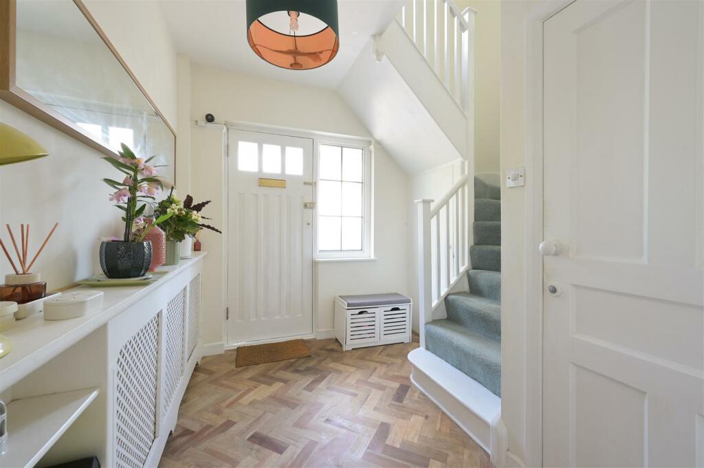 MANOR GREEN ROAD   (10).jpg