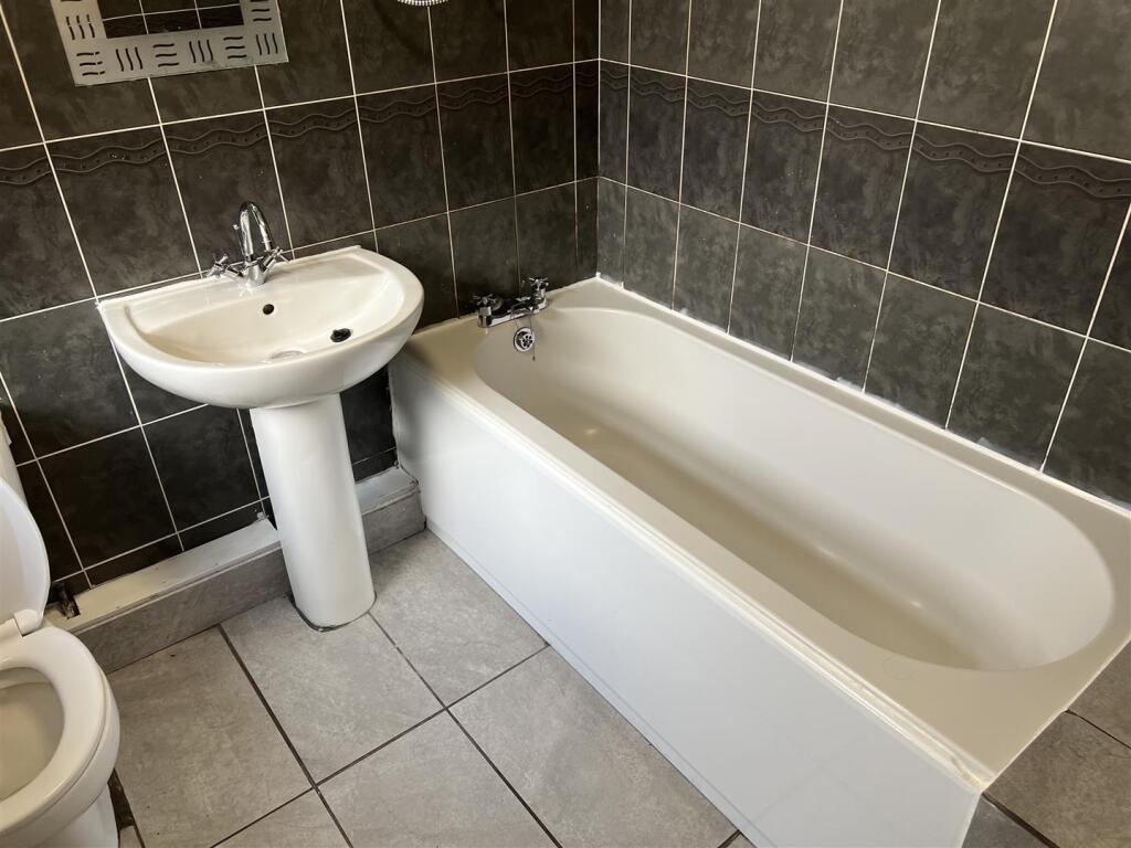 Bathroom1.jpg