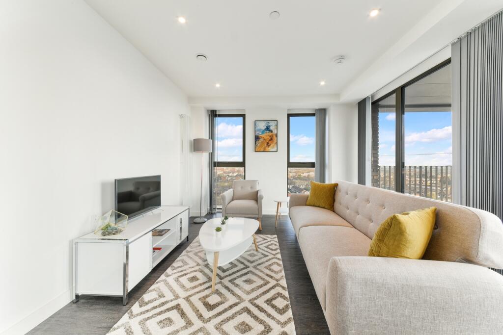 Western Gateway, Roy