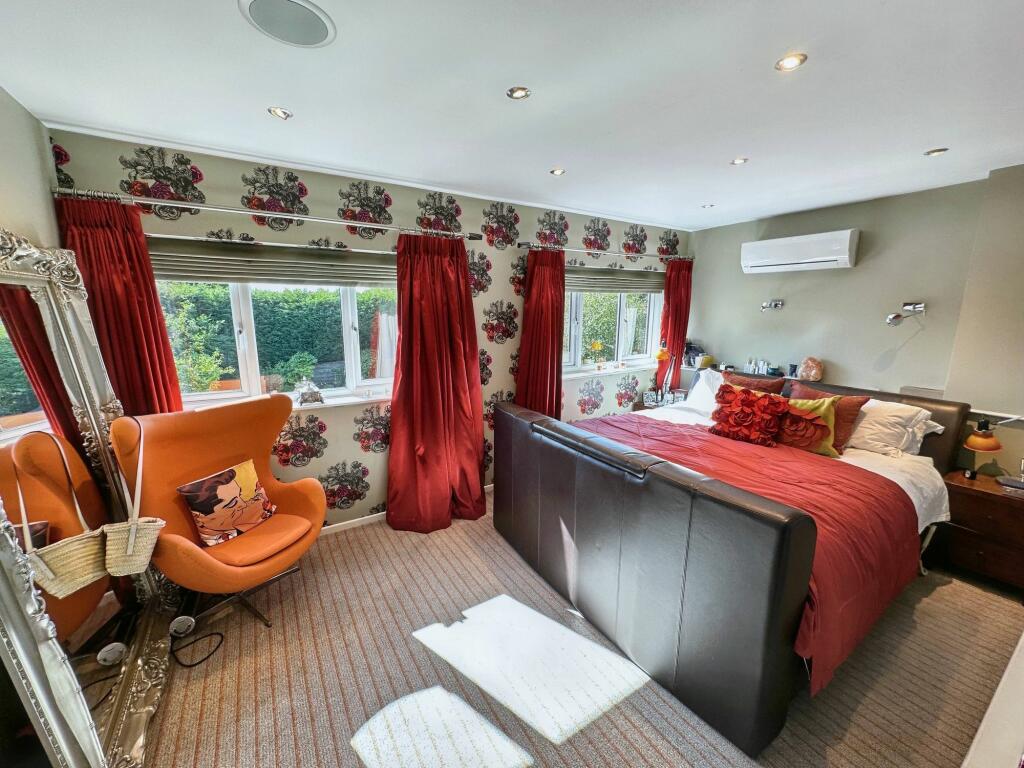 Master Bedroom with En-Suite and Dressing Room
