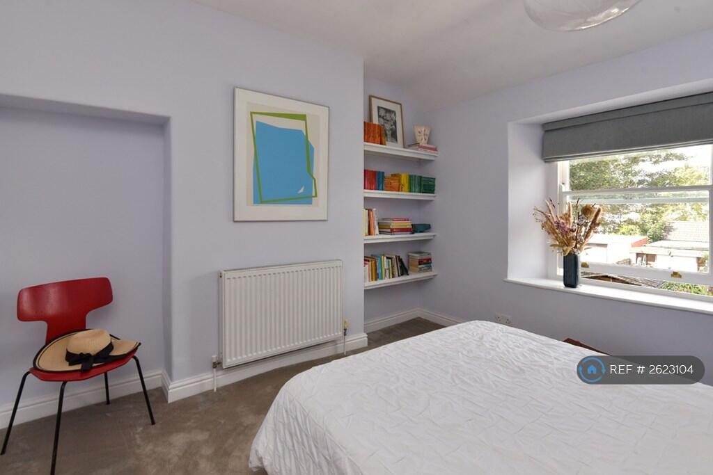 Top Floor Bedroom (Back Of House)