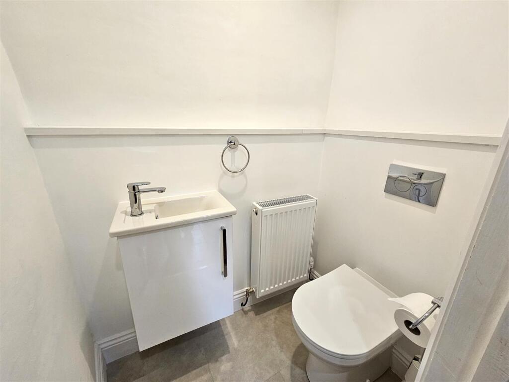 Downstairs Cloakroom.jpg