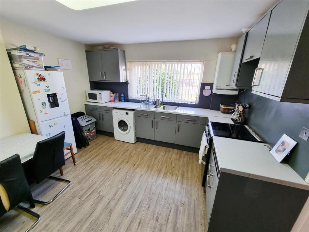 Kitchen 1.jpg