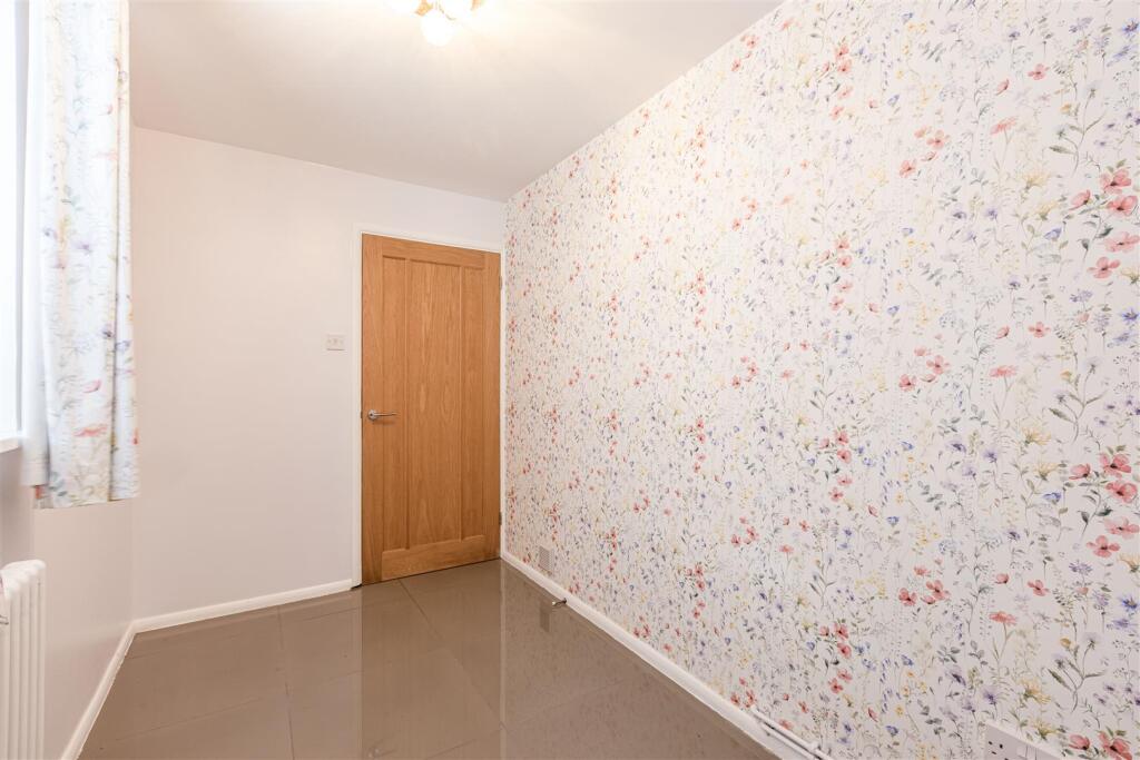 36 Birchwood, KT14 6DW - 14.jpg