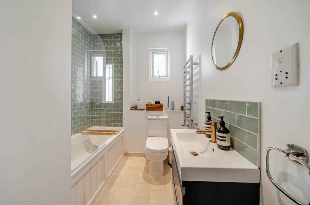 1358926-6-68d5060...