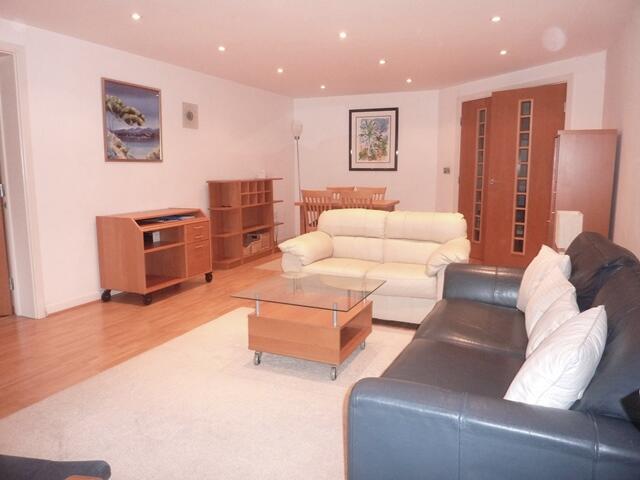 SITTING/DINING ROOM