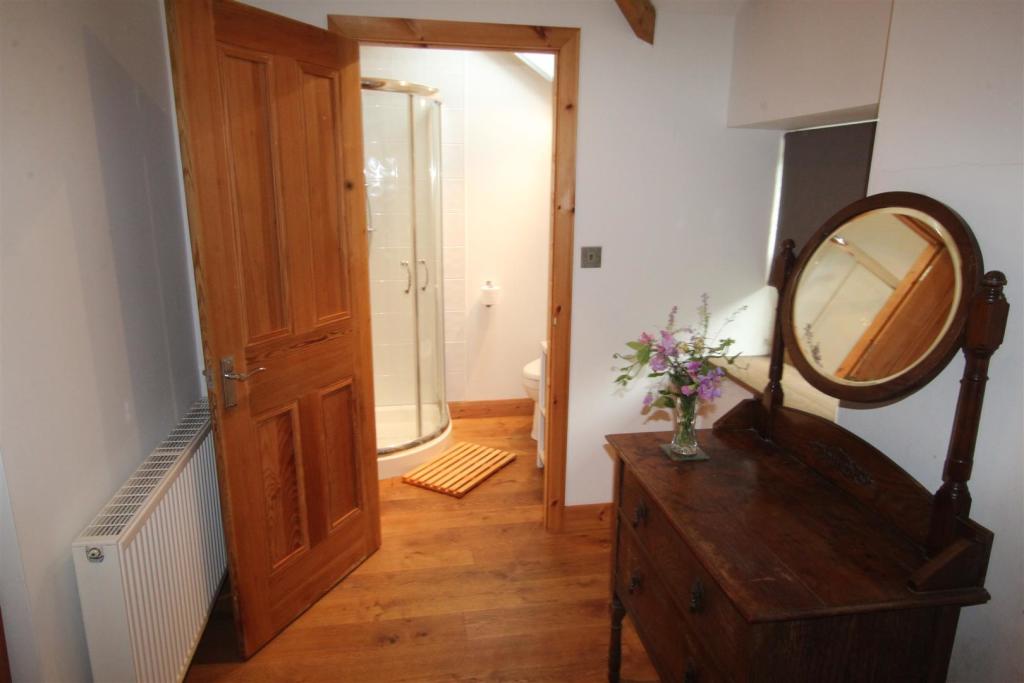 REAR BEDROOM 2