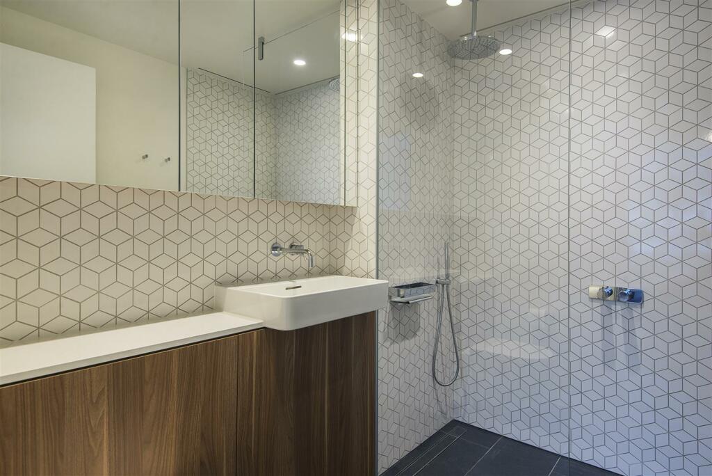 Master shower room