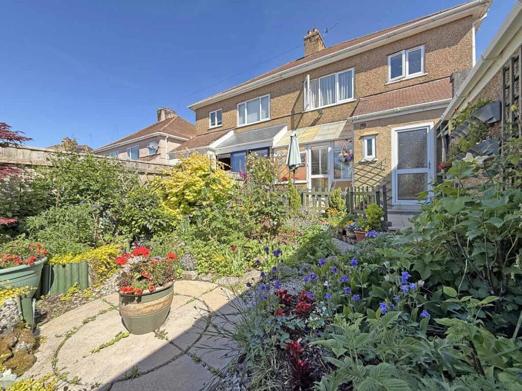 Lester Close 10 Rear.jpg