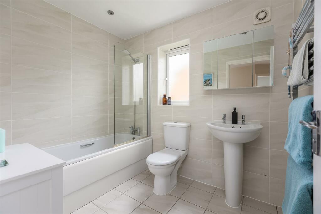 Shepherds_Hill_6_Bathroom[1].jpg