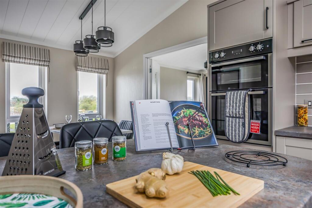 Plot 17 Littlehampton Marina-Small-PorticoMarketin