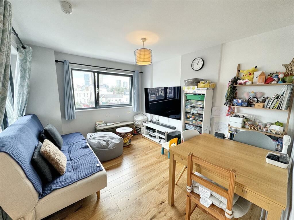 Open Plan Lounge/Kitchen