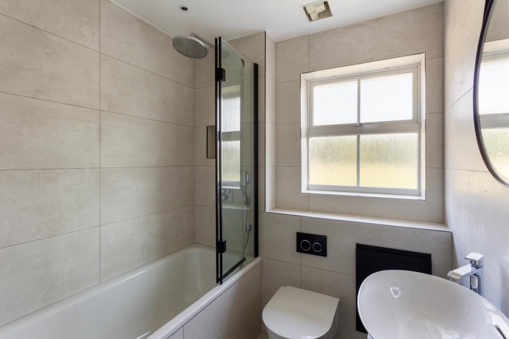 Howerd-Way-London...