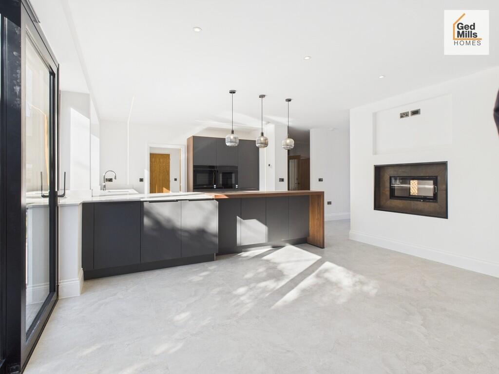 KITCHEN/FAMILY RO...