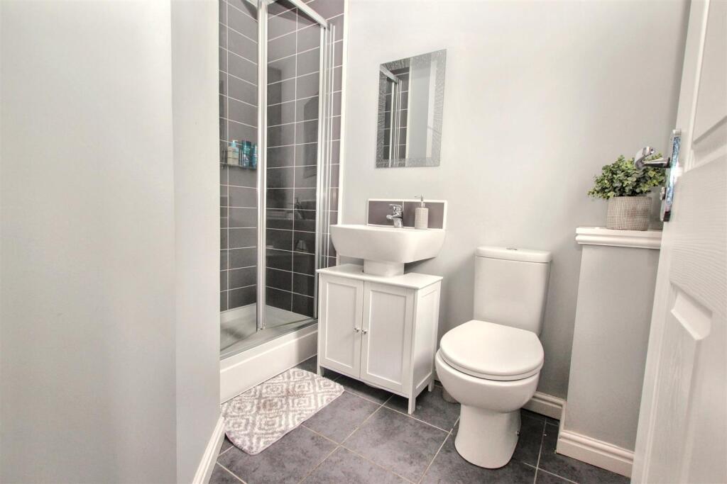 11- Ensuite.jpg