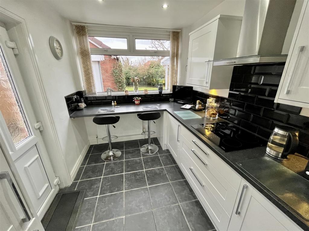 Kitchen Aspect 2.jpg