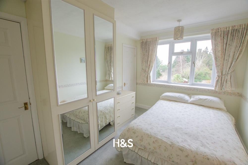 3 northbrook - bedroom 1.jpg