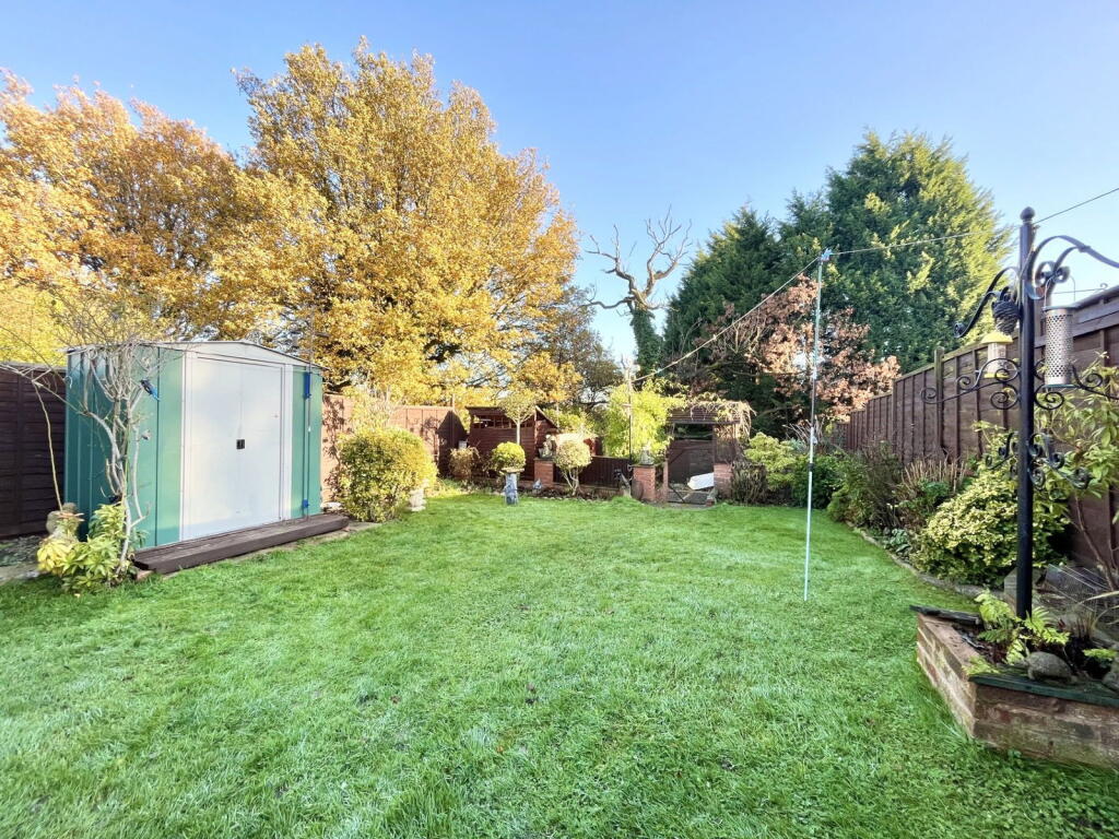 Robin Hood Road, Quarry Bank, Brierley Hill, DY5 1BA