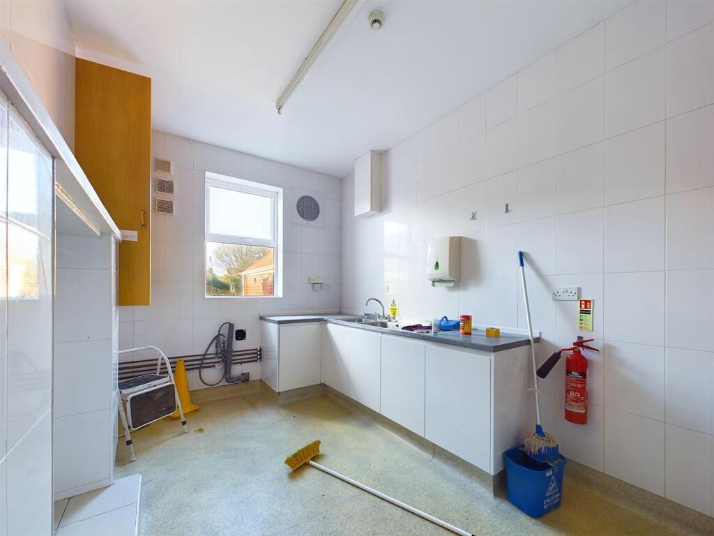 Second Kitchen/Utility