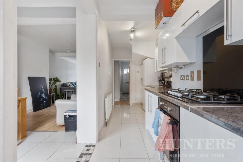 76 Tynemouth Drive EN1 4LT-11.jpg