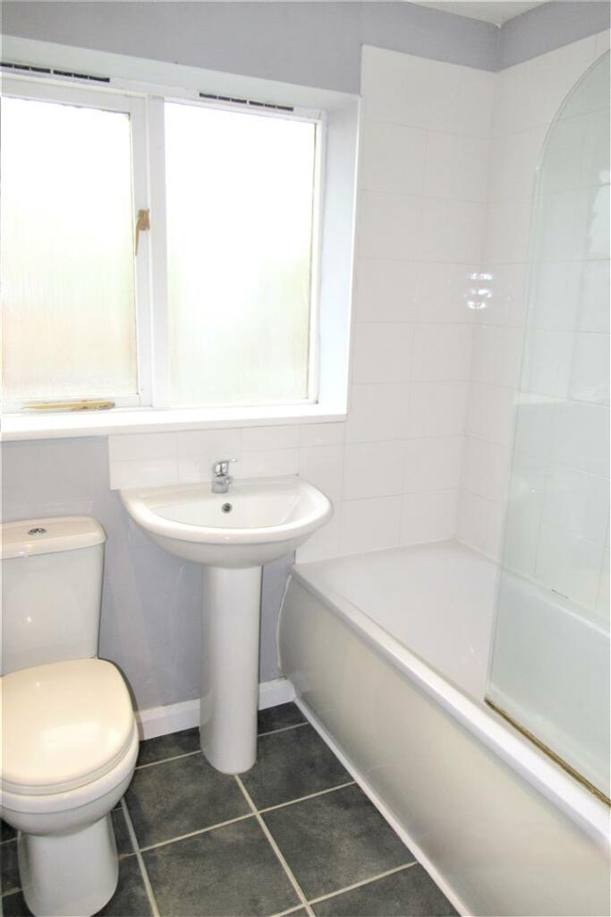 IMG_9657 - BATHROOM.JPG