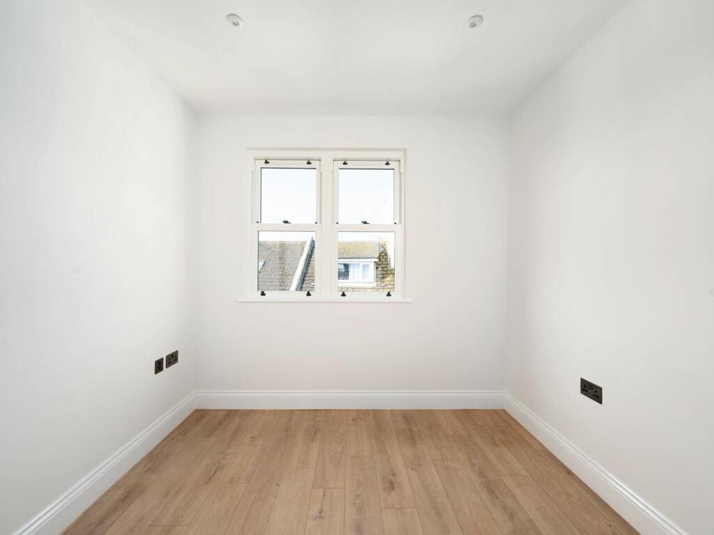 Bedroom 2 (F12) Pic 