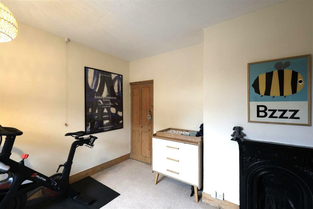 BEDROOM 2