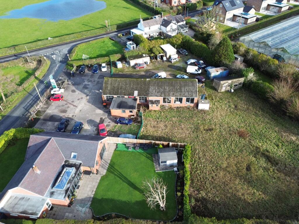 Long Moss Lane, Whitestake Garage, PR4