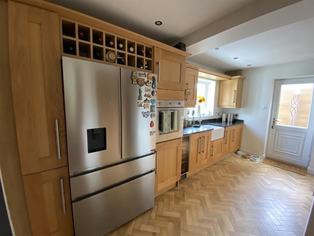 Kitchen: