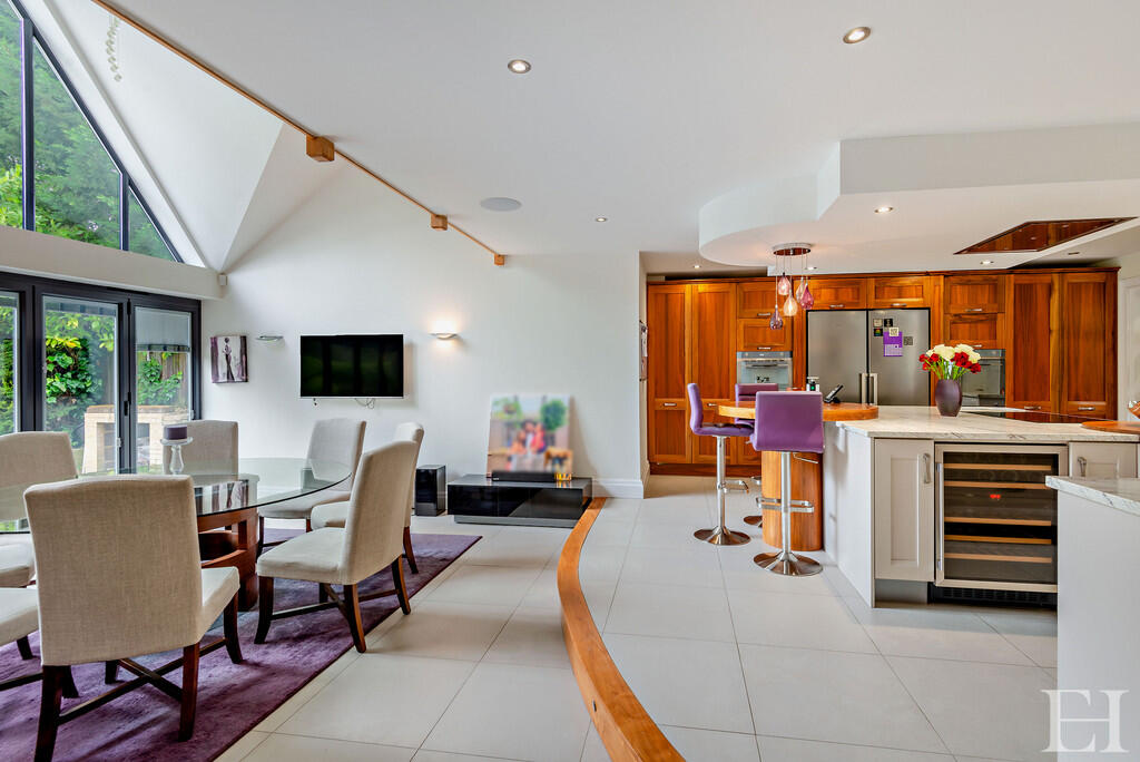 8598871-interiorW...