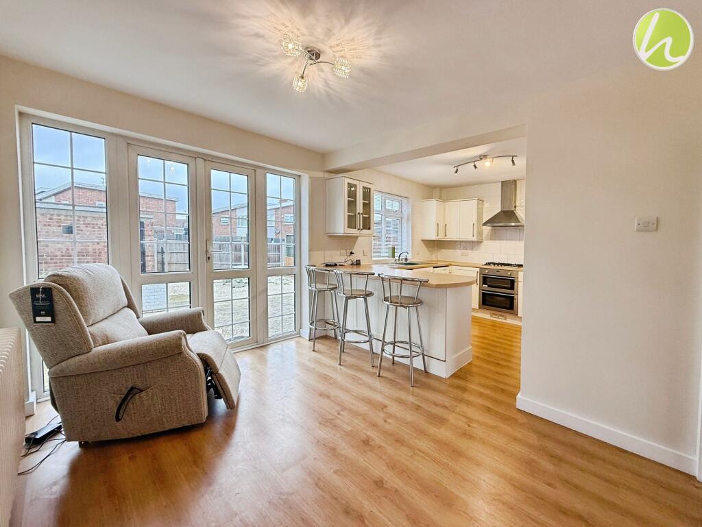 Kitchen/ Dining Room