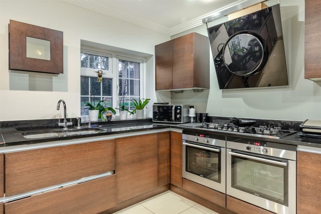 8537741-interior21.jpg