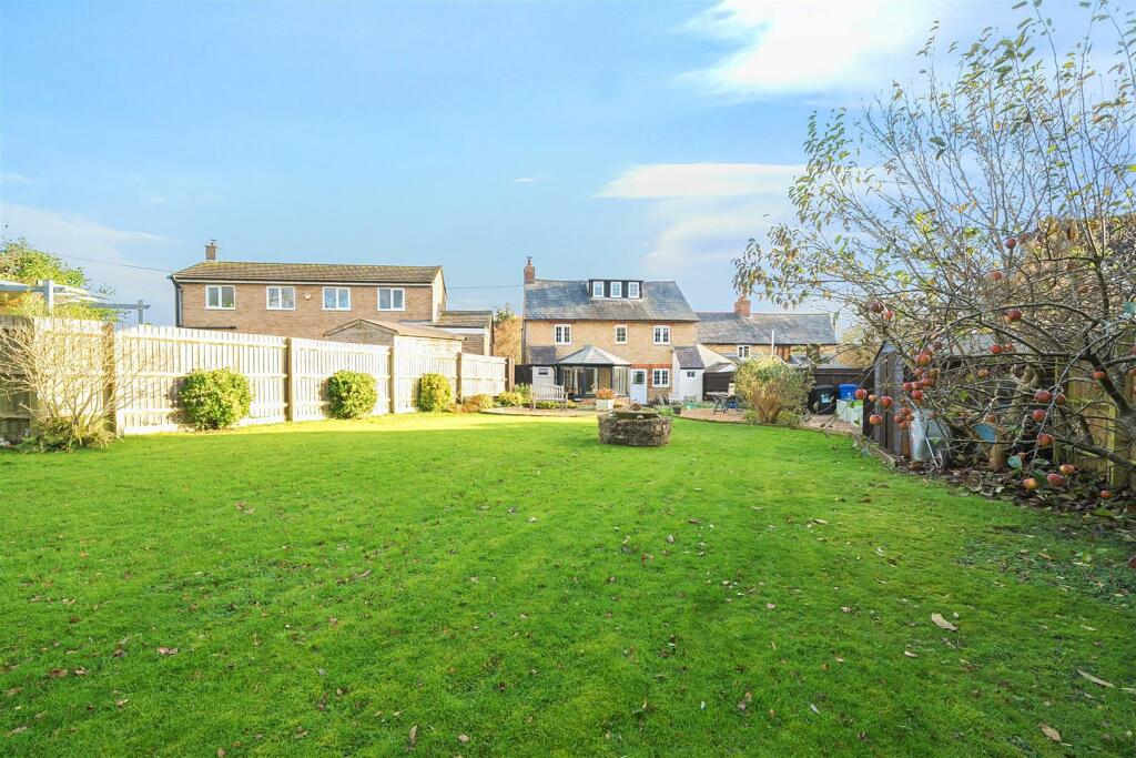 21 Lower Street, Pury End (11).jpg