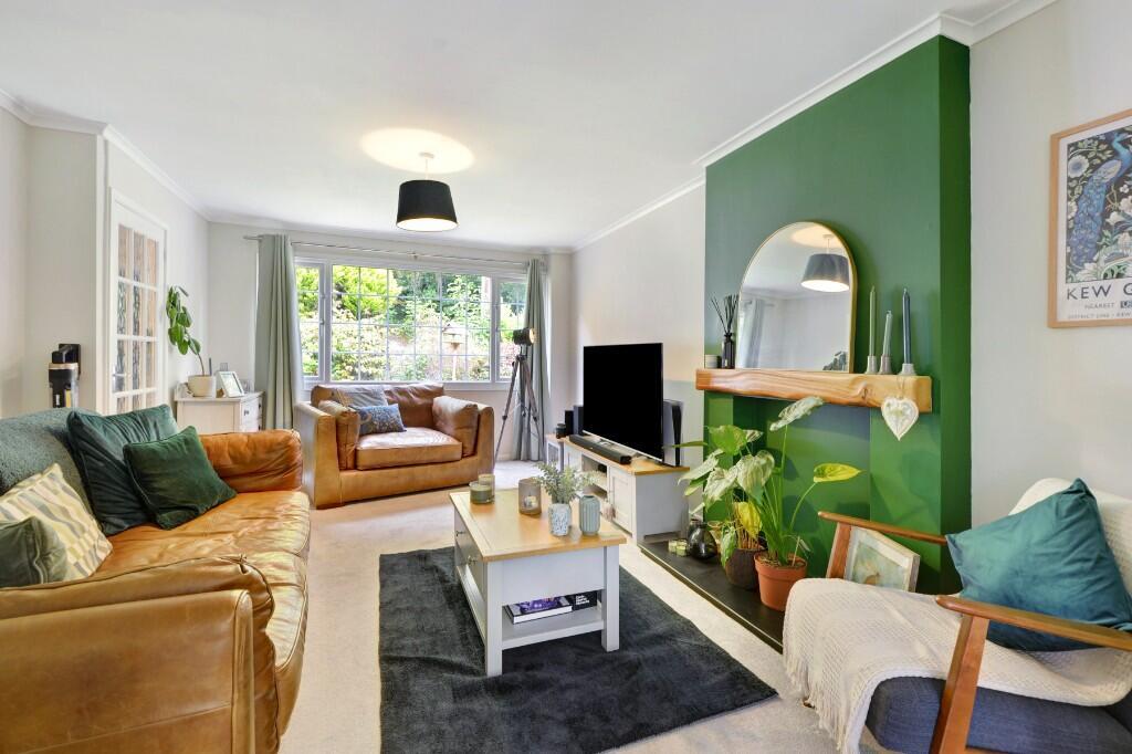 3 bed flat to rent Dartnell Rd, London CR0