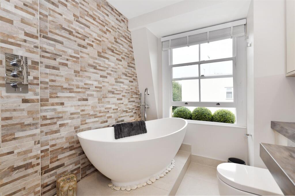 Bathroom 2 - CG .jpg