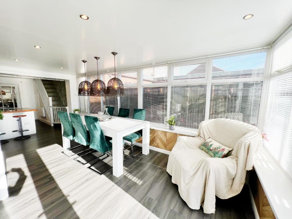 Dining Family Area pic 5.jpg