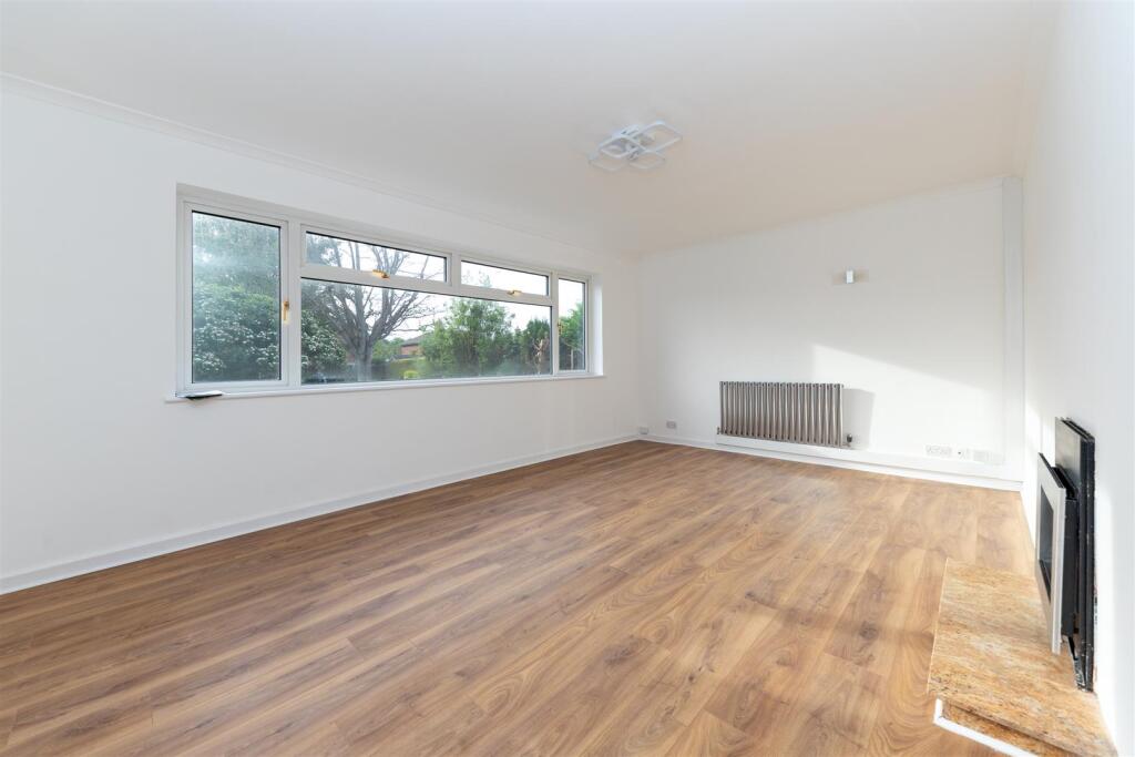 92 Howard Drive (13 of 18).jpg