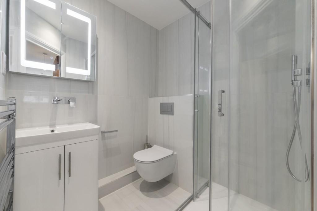 BATHROOM 1.jpg