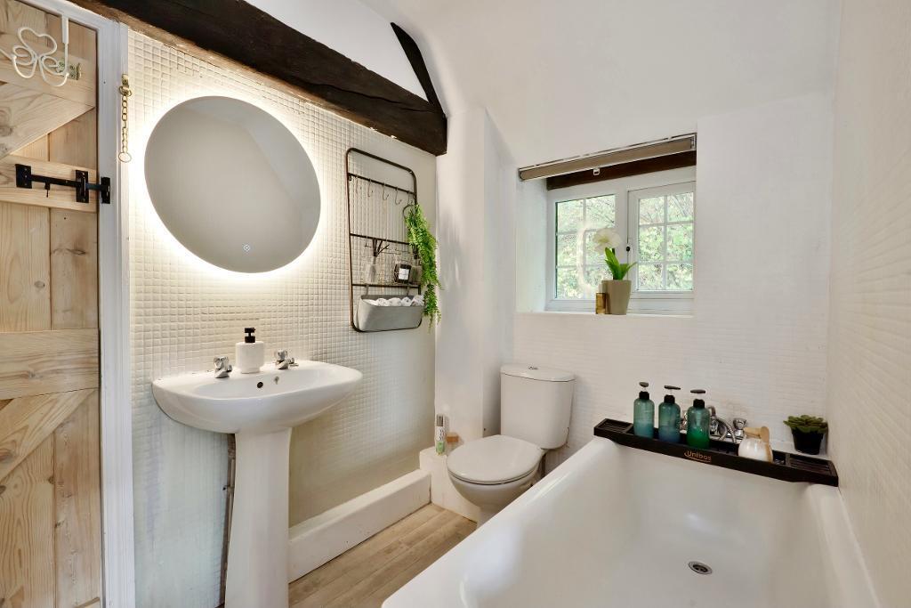 Ensuite bathroom to bedroom 1