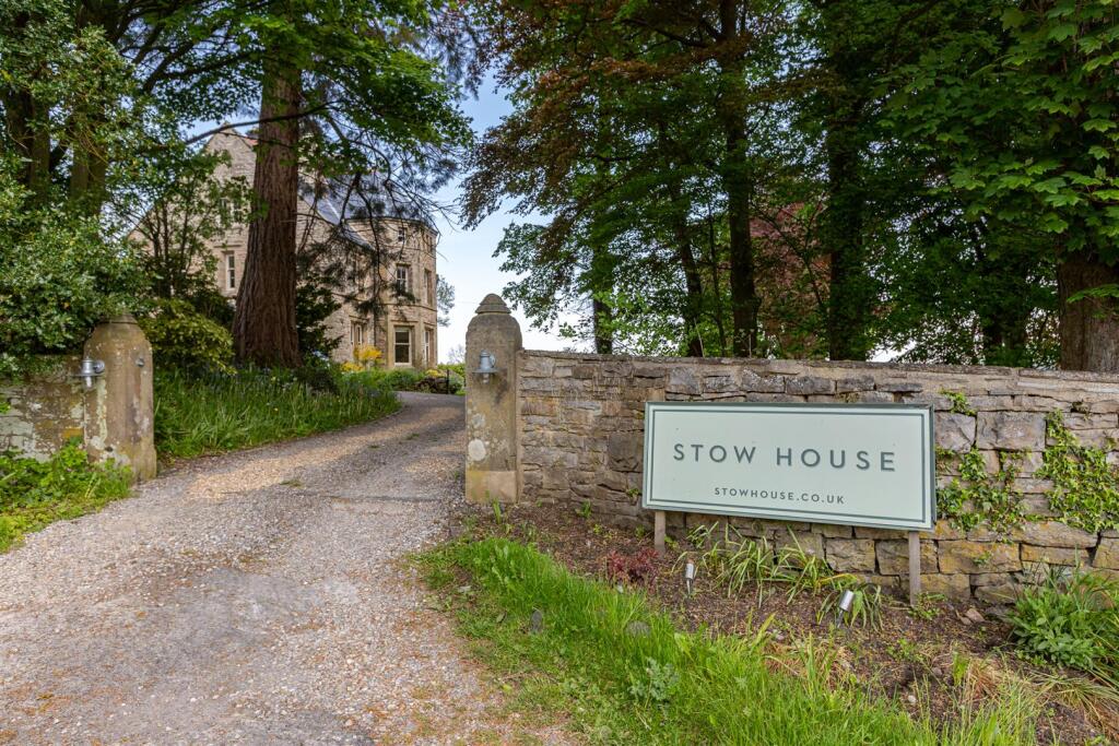Entrance drive
