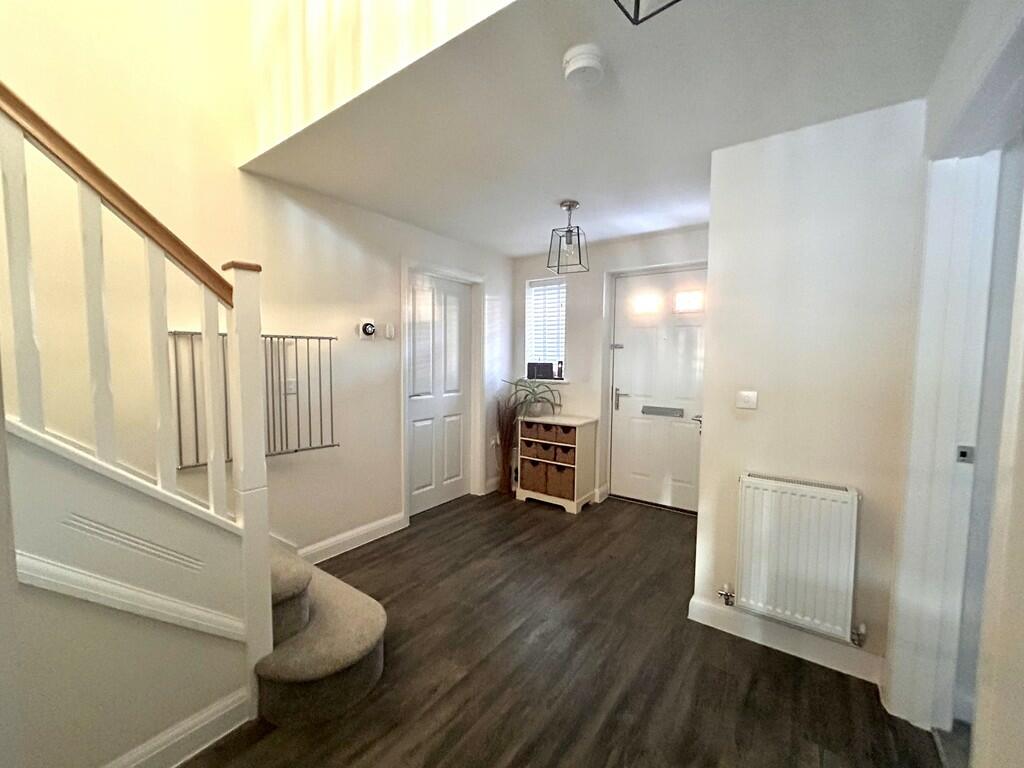 39 neptune hallwa...